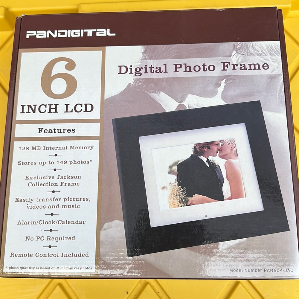 Pandigital 6” LCD Digital photo frame 128 MB 149 photo exclusive Jackson frame